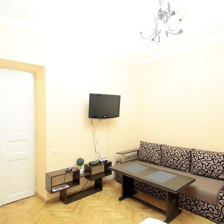 "Deluxe Apartments" K 45 - 1128 Leopoli Esterno foto